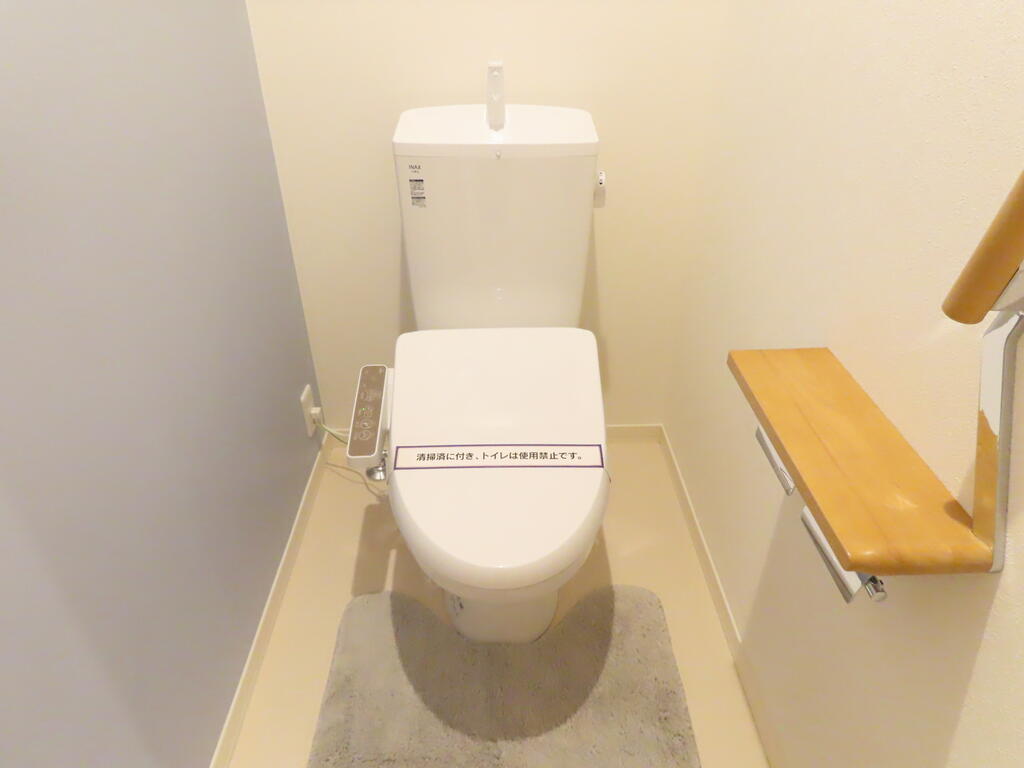 トイレ　※別号室のお写真です