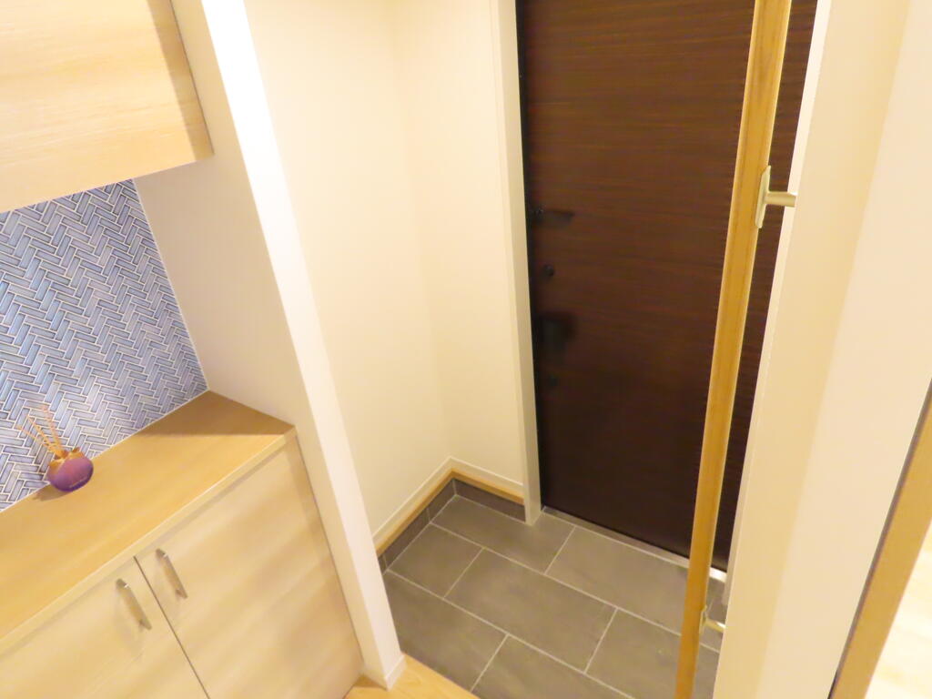 玄関　※別号室のお写真です
