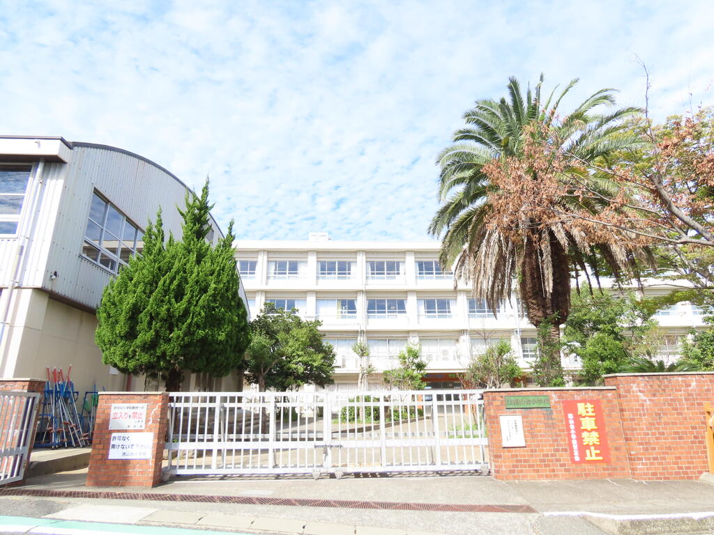 小学校　長崎市立西城山小学校（小学校）まで603m