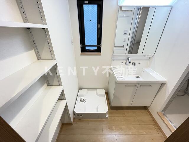 洗面設備　スペースが確保できる洗面所です