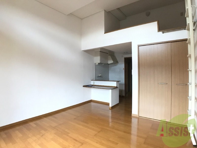 居室・リビング　全部で１１帖の洋室です。生活のメインとなる部屋ですね。