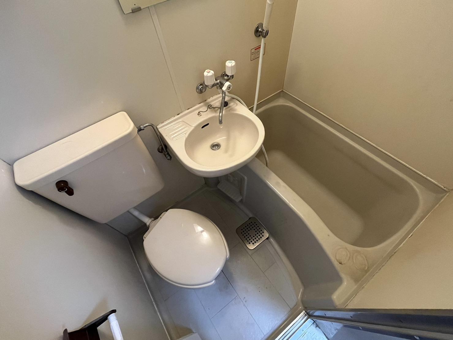 バス・シャワールーム　いつでも入浴できるシャワー付きのバスルーム♪