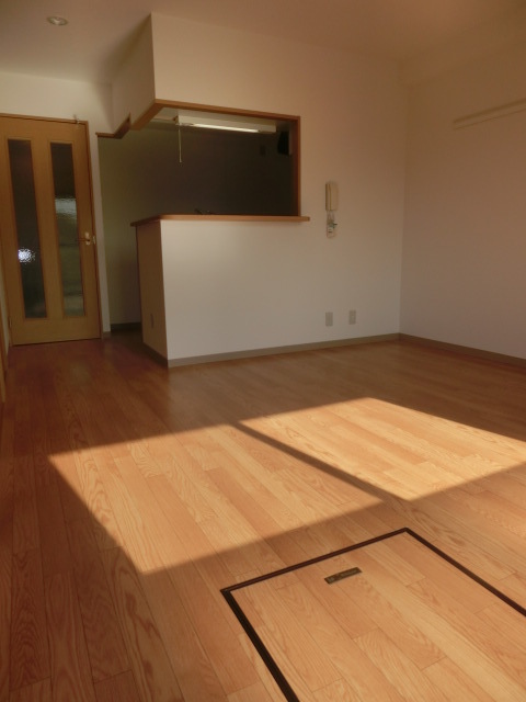 居室・リビング　同物件同仕様のリビングスペース。