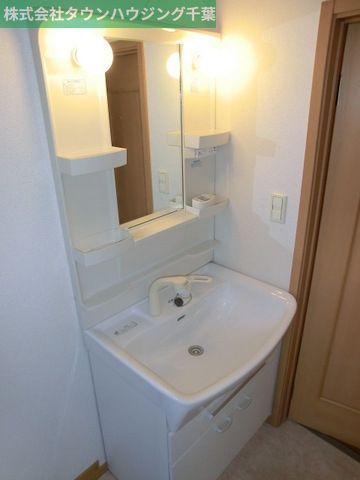 洗面設備　嬉しい独立洗面台です