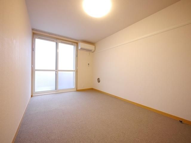 居室・リビング　★洋室6.5帖のお部屋です★