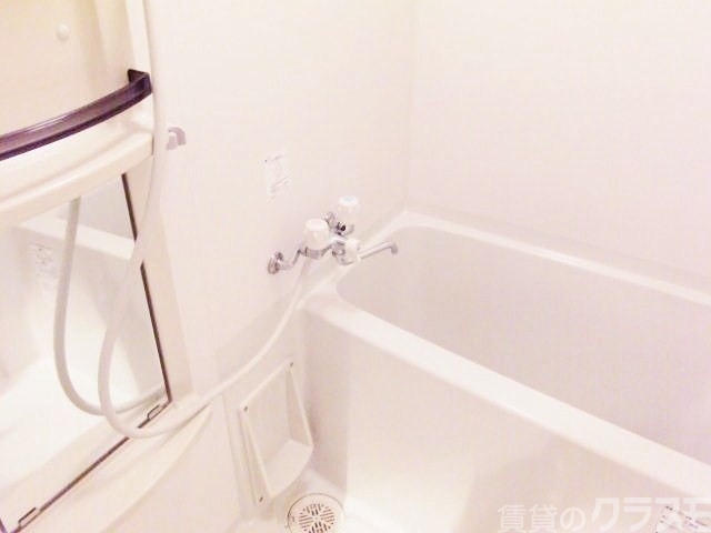 バス・シャワールーム　バスタブゆったりです。