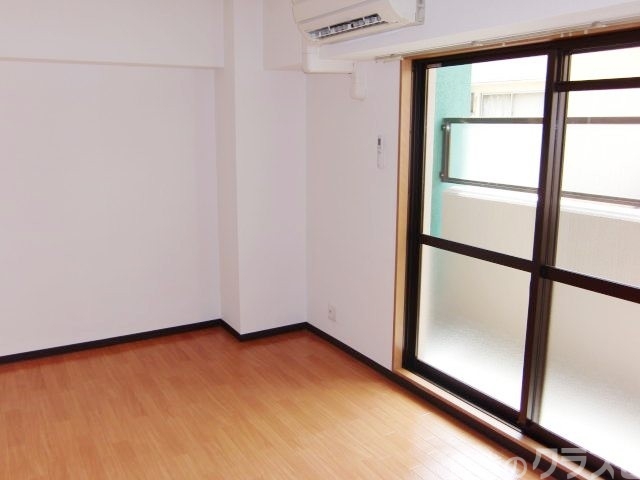 居室・リビング　木目が美しいです。