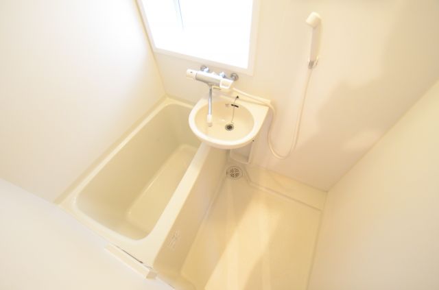 バス・シャワールーム　清潔感のある浴室です♪