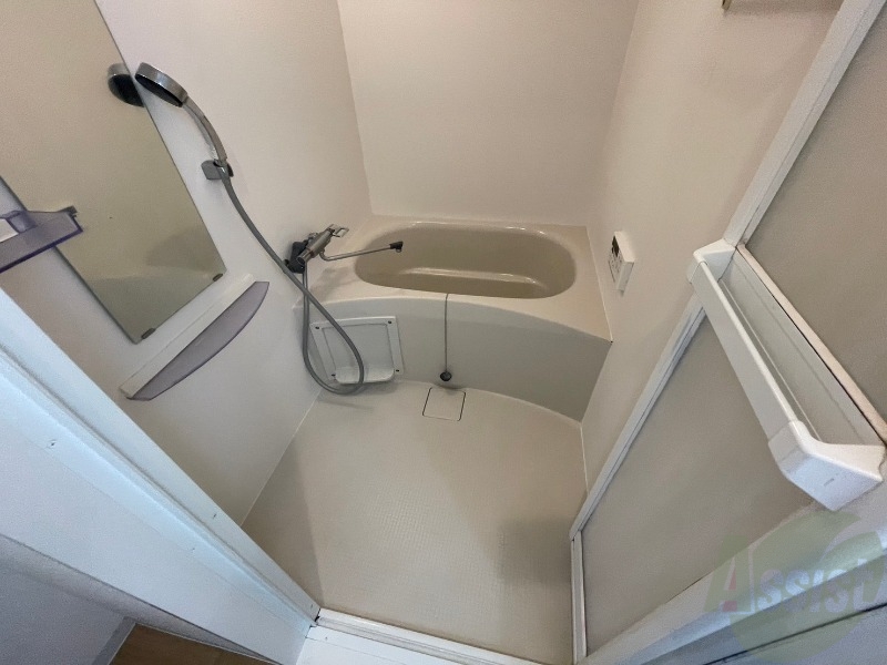 バス・シャワールーム　バスルームはこちらです。広々としてゆったり休めます。
