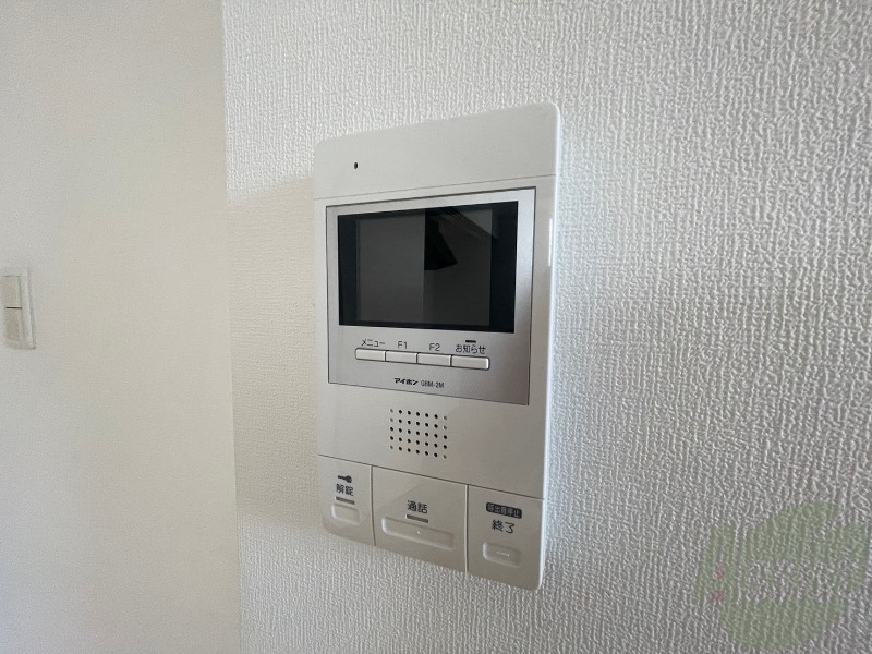 セキュリティ　モニターホンなので来客様の顔が見れます。安心ですね！
