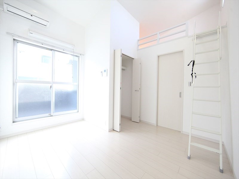 居室・リビング　洋室7.1帖　ロフト5帖（収納にも寝室にも使えます）