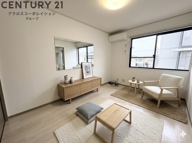 居室・リビング　エアコン付きで快適に過ごせます♪