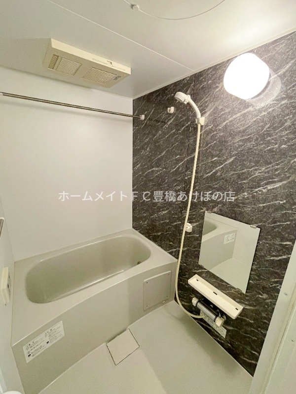 バス・シャワールーム　同型別部屋写真（反転）
