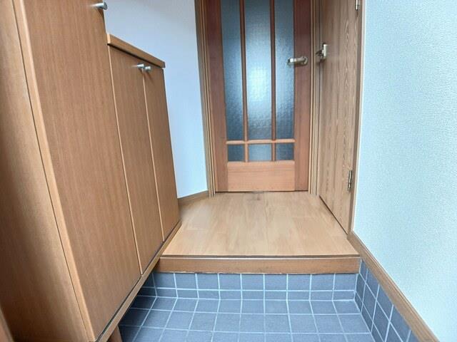 ＪＲ山陽本線 英賀保駅 バス乗車時間：6分 最寄りバス停で下車 徒歩6分 2階建 築28年の玄関写真