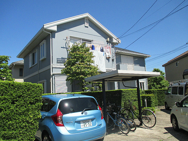 建物外観　人気のテラスハウスです//駐車場1台付きです//