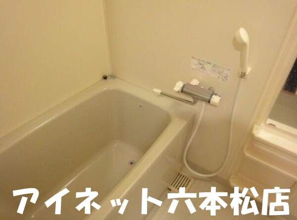バス・シャワールーム　1日の疲れを流しましょう。
