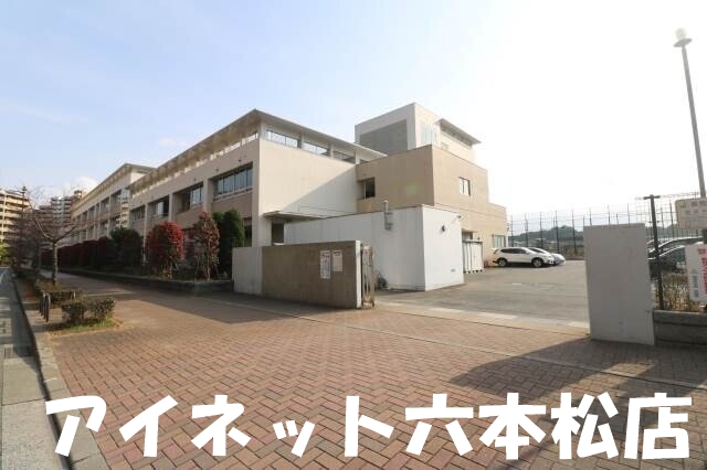 中学校　福岡市立姪浜中学校（中学校）まで1434m