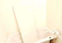 バス・シャワールーム　コンパクトで使いやすいお風呂です