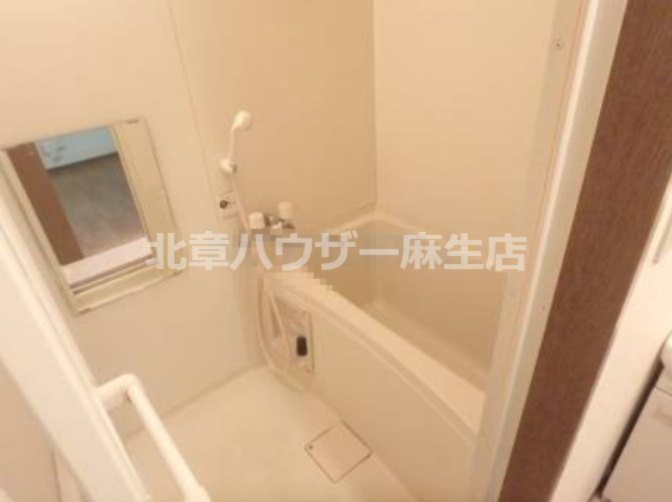 バス・シャワールーム　コンパクトで使いやすいお風呂です