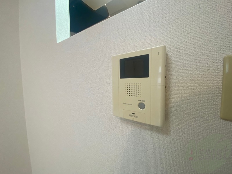 セキュリティ　ＴＶモニター付インターホンです。来客者の顔が見えるので安心！