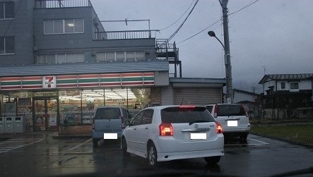 コンビニ　セブンイレブン浦佐駅前店（コンビニ）まで808m