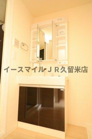 洗面設備　独立洗面台、朝の身支度には欠かせません