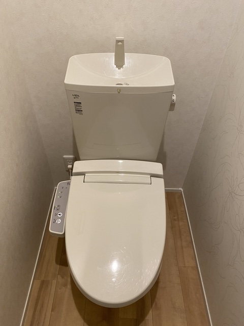 トイレ　シャワートイレ完備