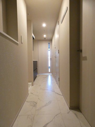 玄関　写真は同タイプ住居です