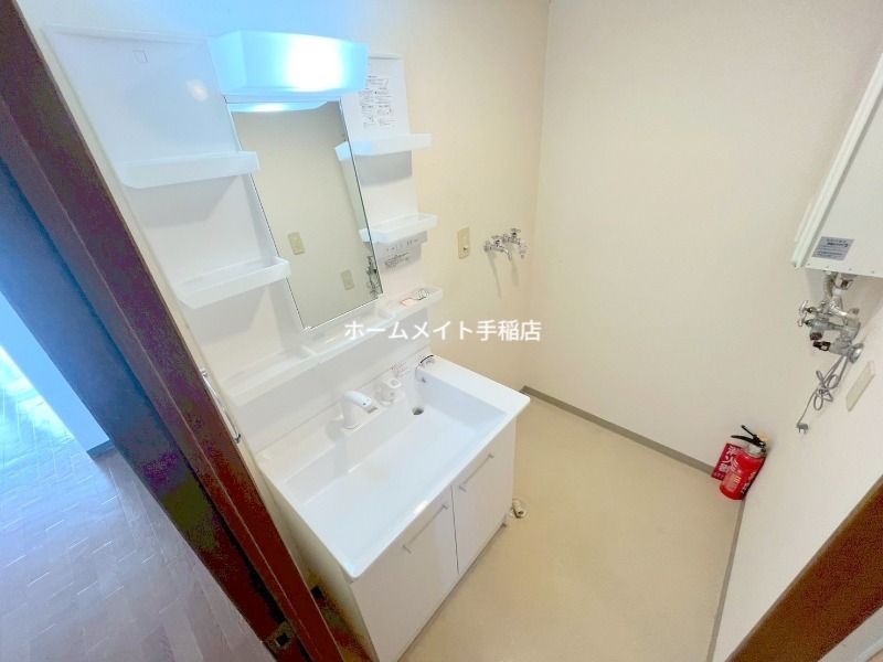 洗面設備　便利な洗面台付きでございます！