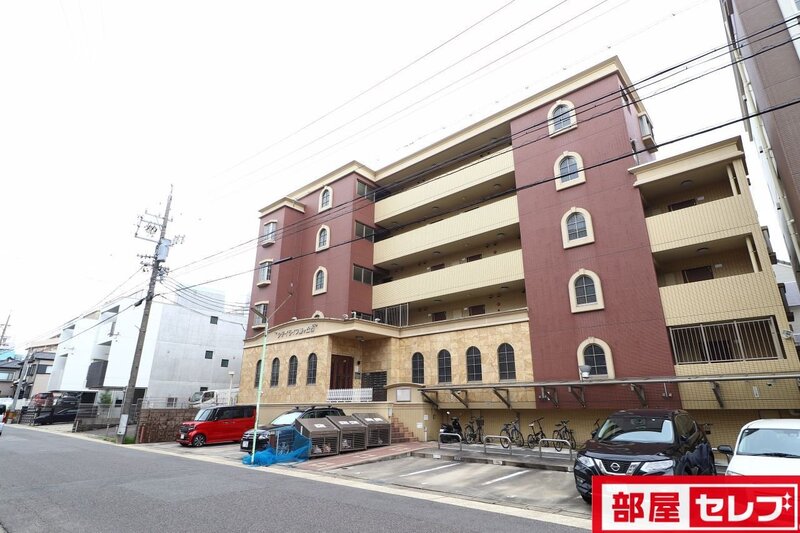 建物外観　オシャレな外観で目を引きます。