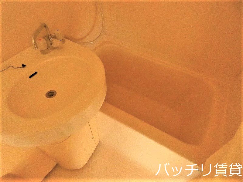 バス・シャワールーム　画像は別号室の為、現状優先になります。