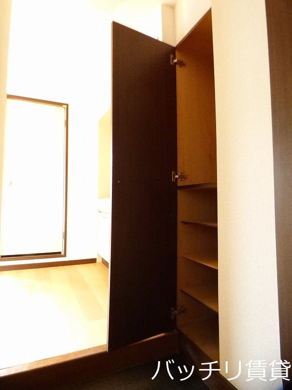 収納　画像は別号室の為、現状優先になります。