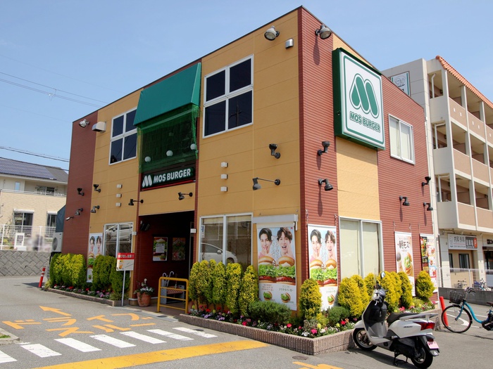 飲食店　モスバーガー箕面小野原店（飲食店）まで977m