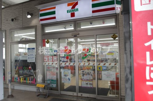 コンビニ　セブンイレブン 京急ST黄金町店（コンビニ）まで147m