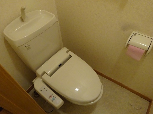 トイレ　角部屋の参考写真です