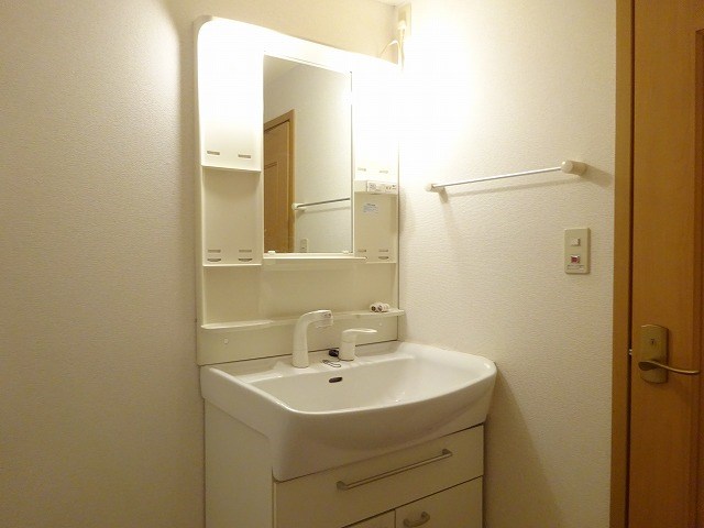 洗面設備　角部屋の参考写真です