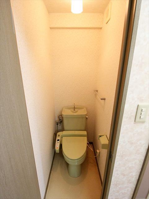 トイレ　松山市生石町　シェモア生石　トイレ