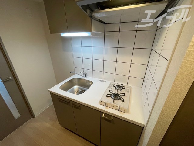 キッチン　２口コンロの大きめキッチンになります。