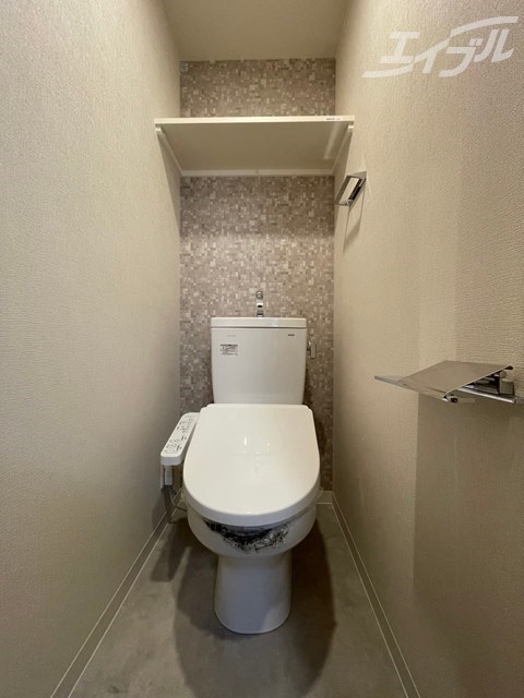 トイレ　洗浄付きトイレになります。