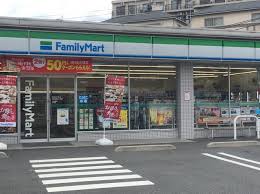 コンビニ　ファミリーマート北区浮間三丁目店（コンビニ）まで346m