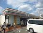 コンビニ　セブン-イレブン向日寺戸店（コンビニ）まで912m