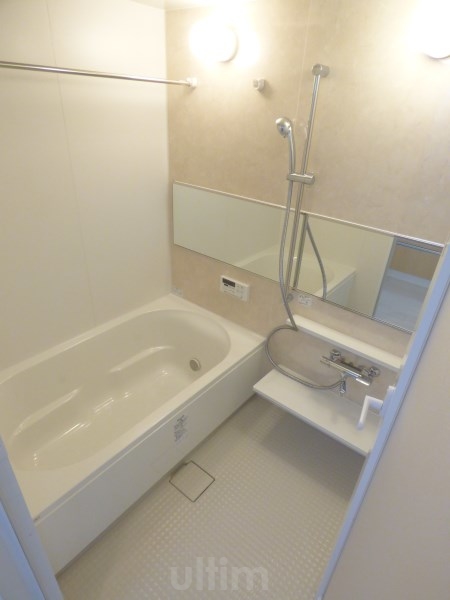 バス・シャワールーム　別の部屋の写真