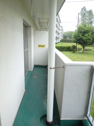 バルコニー　暖かな日差しのふりそそぐバルコニー