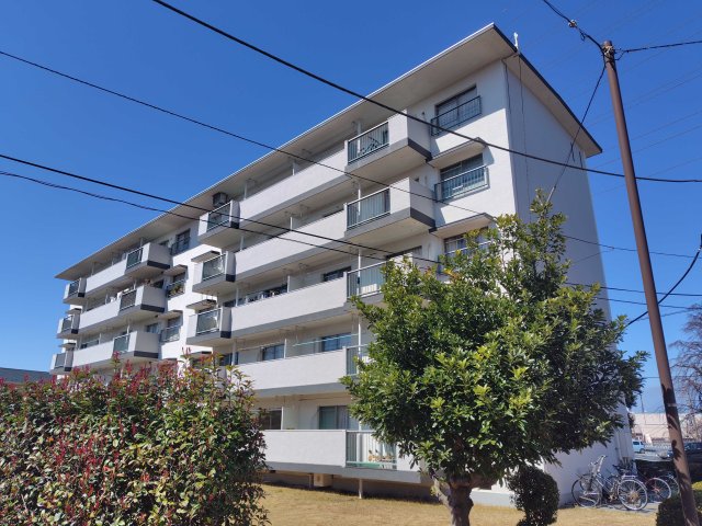 建物外観　5階建て・1階部分です