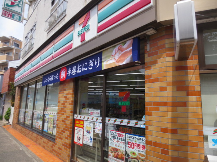 コンビニ　セブンイレブン（コンビニ）まで296m
