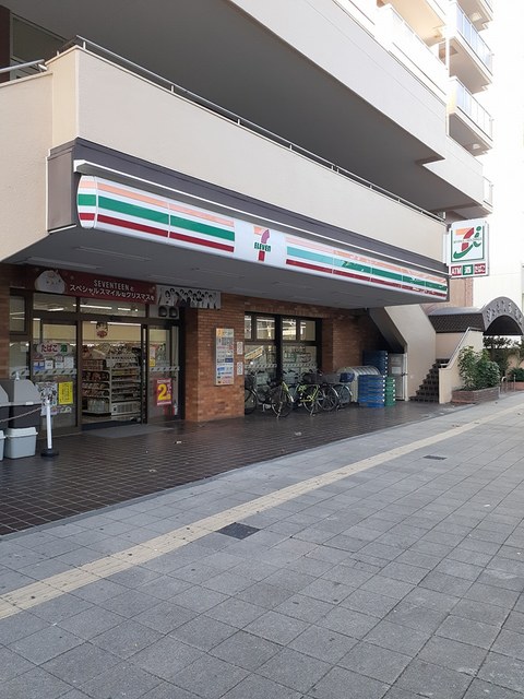 コンビニ　セブンイレブン横須賀中央店（コンビニ）まで414m