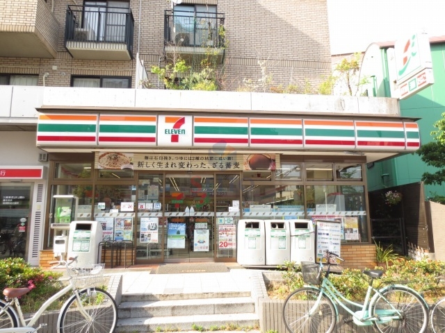 コンビニ　セブンイレブン（コンビニ）まで656m