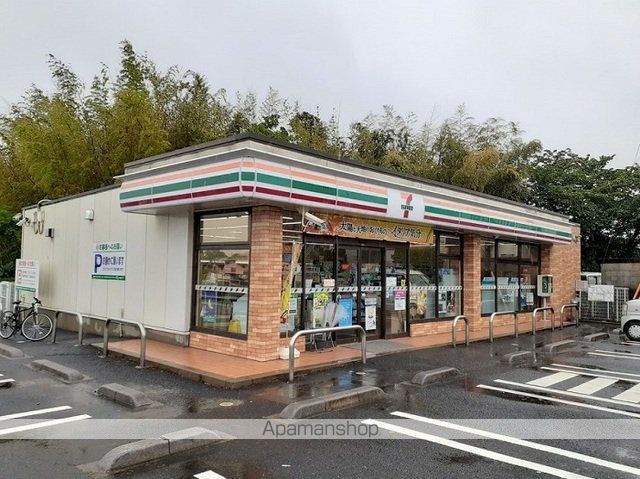 コンビニ　セブンイレブン（コンビニ）まで300m