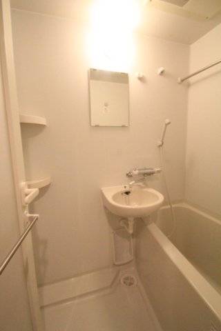 バス・シャワールーム　※別部屋参考写真