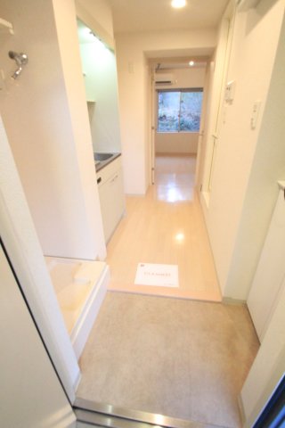 玄関　※別部屋参考写真